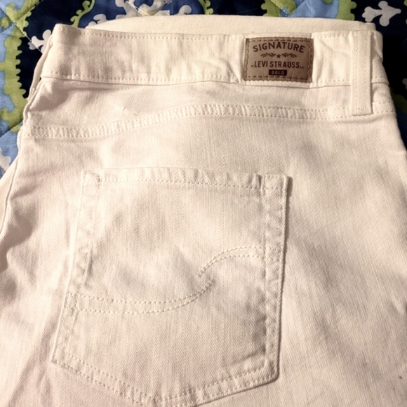 Levi's shorts mid rise gold label skinny  plus sz bermuda NWOT - Picture 2 of 10